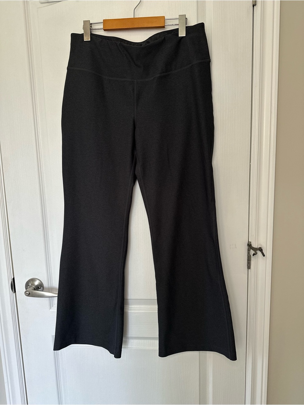 NWOT Mondetta High Waist Grey Boot-Cut Flare Ponte Yoga Pants Athleisure Chic